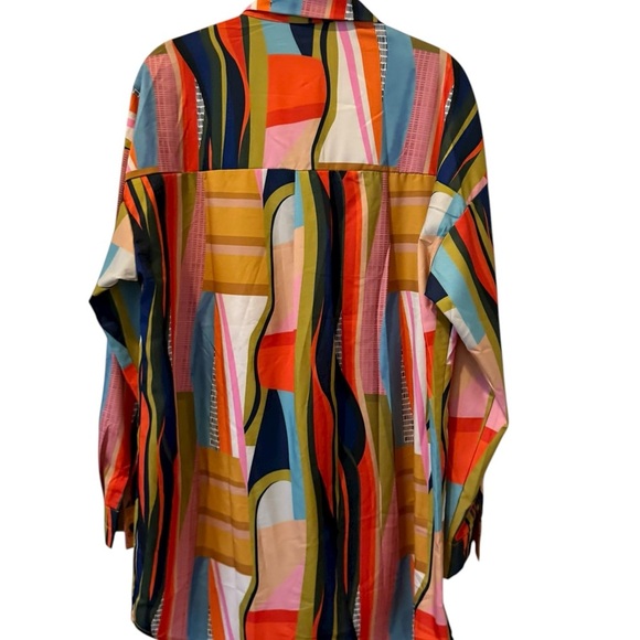 🎨 Vibrant Abstract Print Button-Up Tunic (L) - Picture 5 of 12